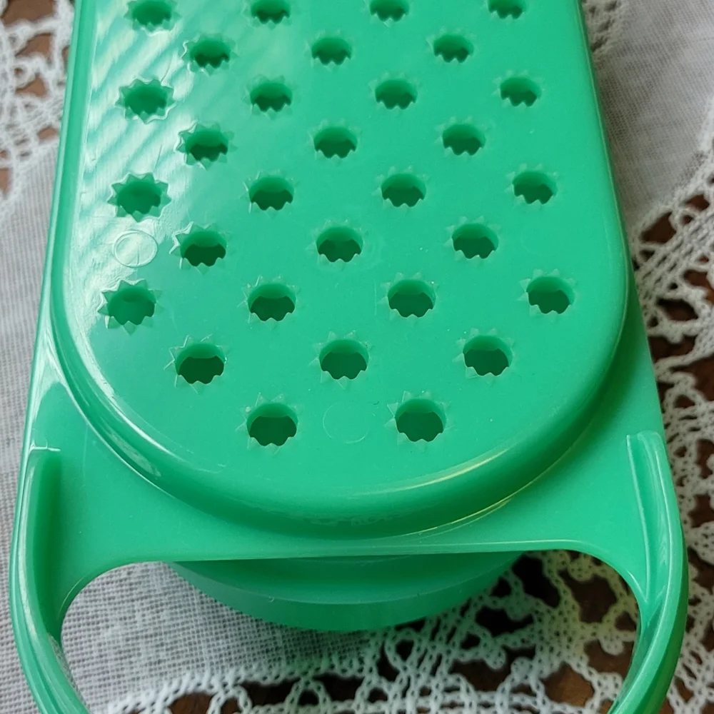 Tupperware grater - Picture 3 of 4
